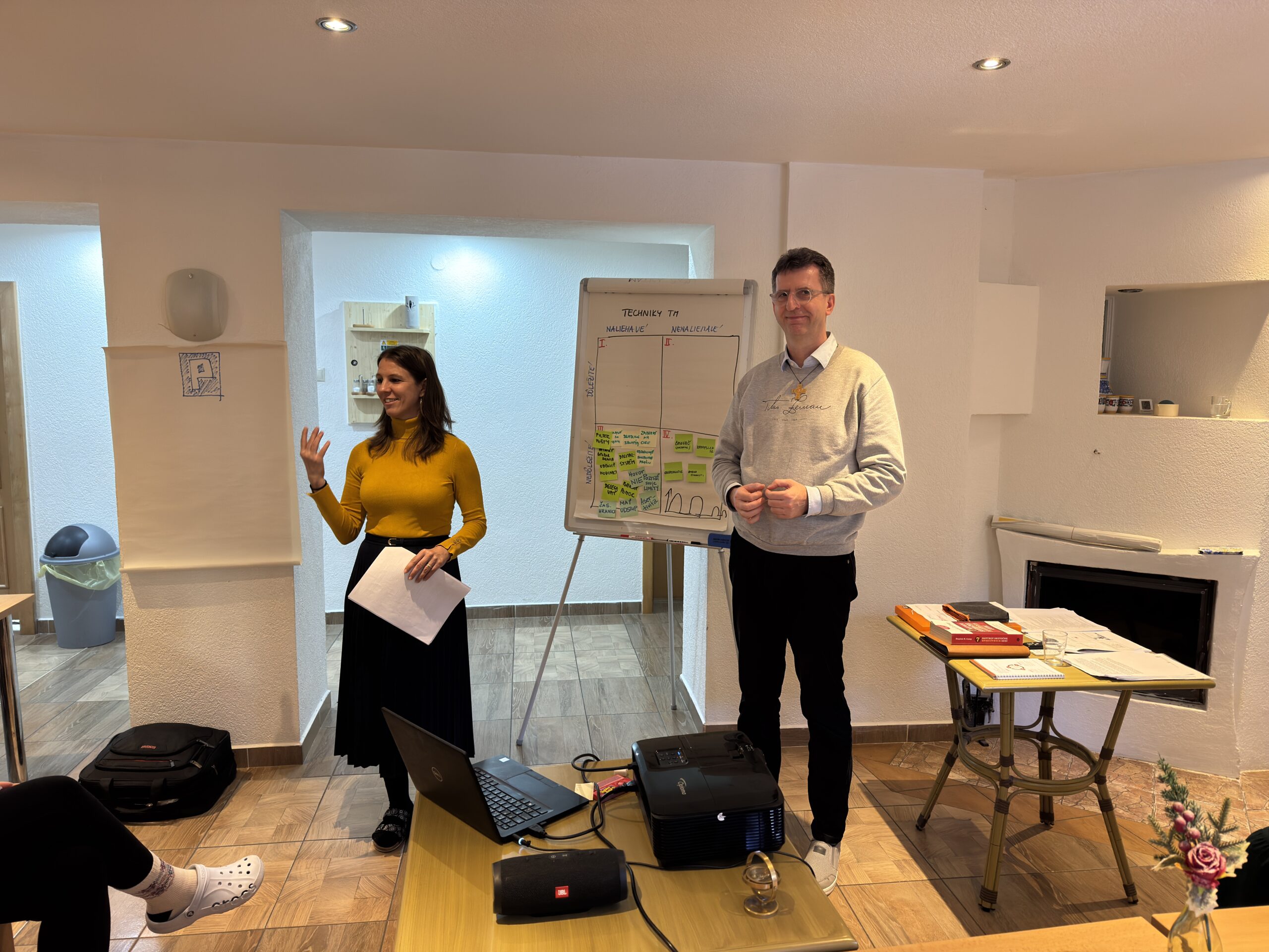 Vypnúť zhon a rásť: víkend so 7 návykmi v tichu hôr