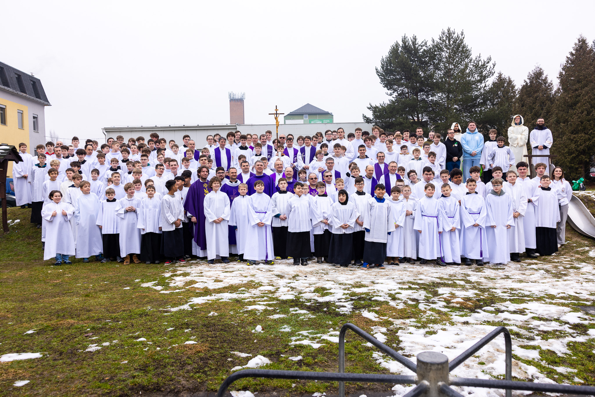 Slúžim, teda som: 150 miništrantov zažilo na SMS-ke víkend plný akcie, duchovného povzbudenia či fandeniu našim hokejistom.